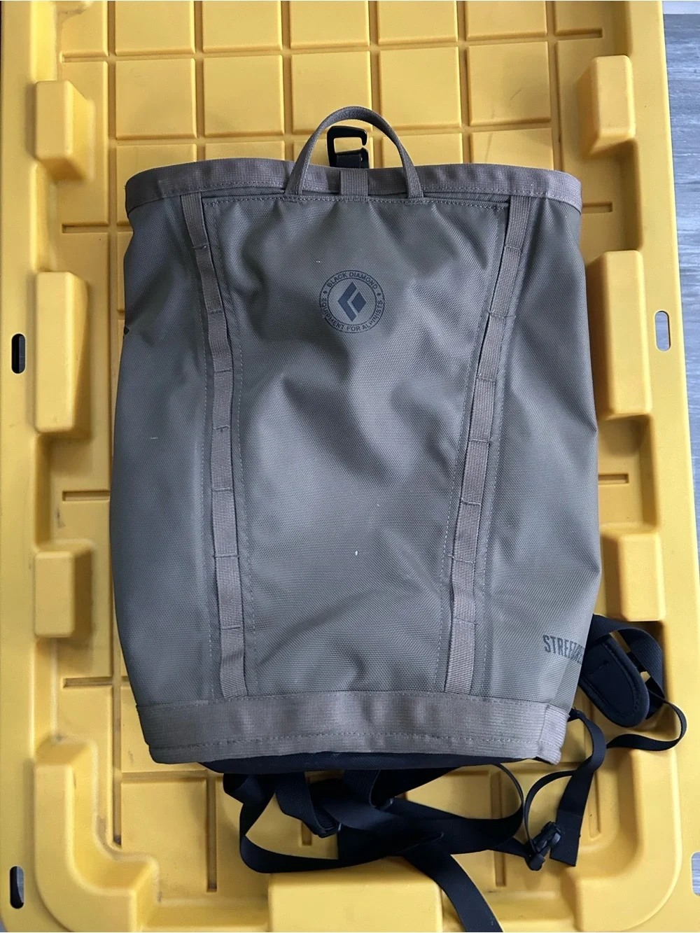 Black Diamond Street Creek 20L Backpack in Taupe